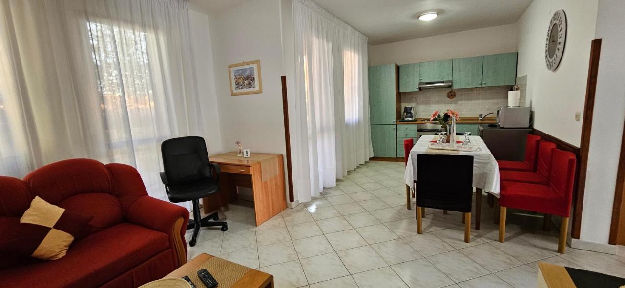 Andela Apartment Pula Buitenkant foto