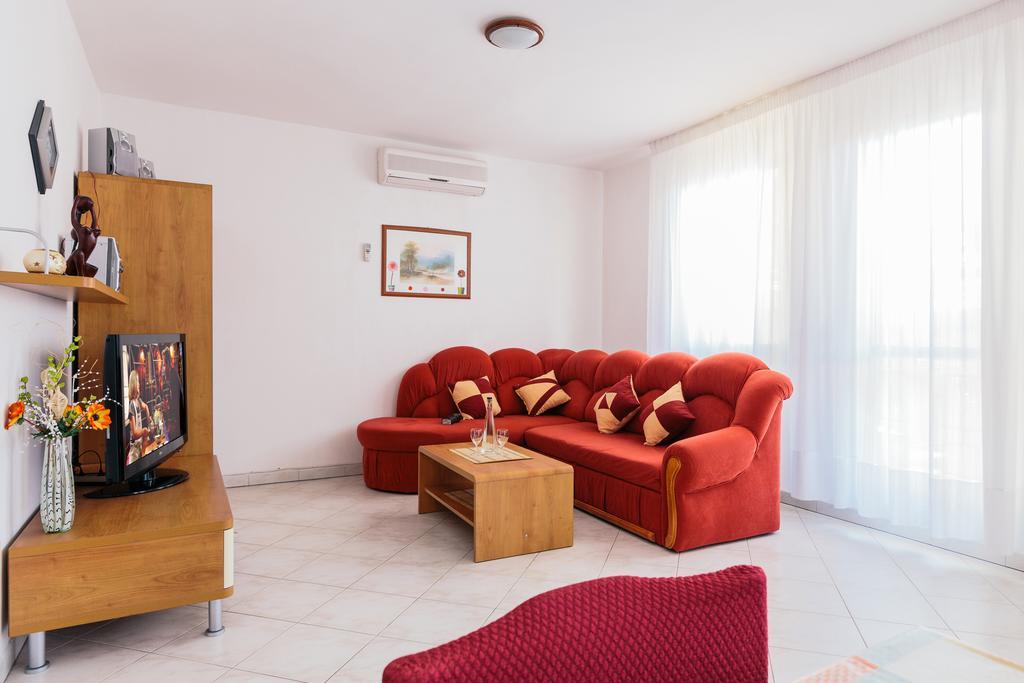 Andela Apartment Pula Kamer foto